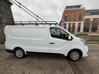 NISSAN NV300